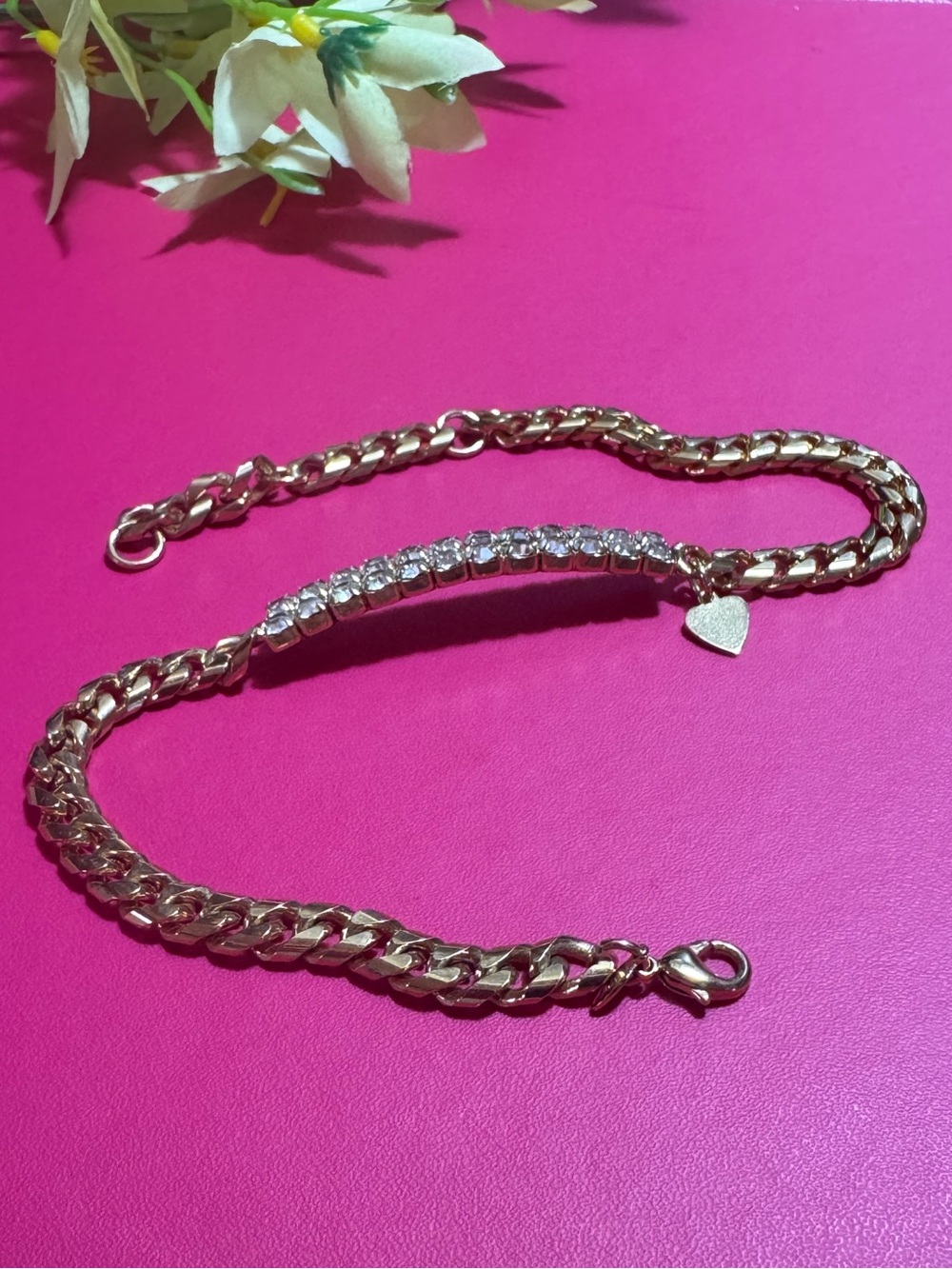 Avon Gold-tone Anklet Featuring Rhinestone Bar With Heart Charm 
Vintage - Picture 6 of 9